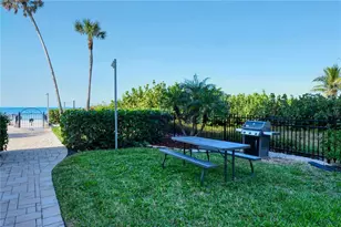 800 Benjamin Franklin Dr, Sarasota, FL 34236 - Photo 28