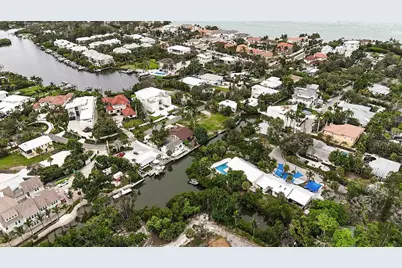 300 Garden Lane, Sarasota, FL 34242 - Photo 24