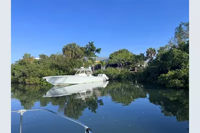 300 Garden Lane, Sarasota, FL 34242 - Photo 12