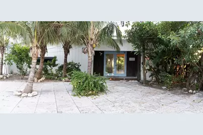 300 Garden Lane, Sarasota, FL 34242 - Photo 2