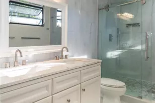 300 Garden Ln, Sarasota, FL 34242 - Photo 14