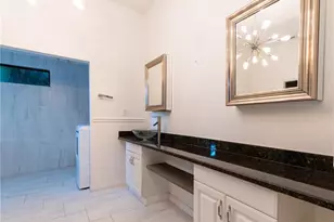 300 Garden Ln, Sarasota, FL 34242 - Photo 12