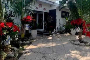 300 Garden Ln, Sarasota, FL 34242 - Photo 1