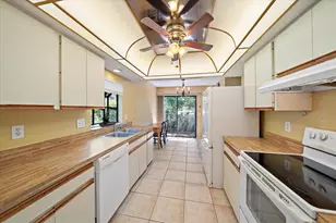 4549 Winston Ln N, Sarasota, FL 34235 - Photo 12