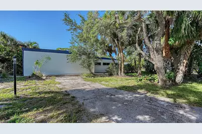 2 Island Circle, Sarasota, FL 34242 - Photo 8