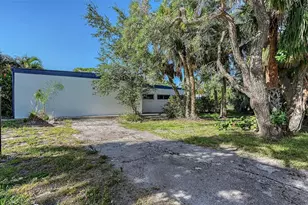 2 Island Cir, Sarasota, FL 34242 - Photo 8