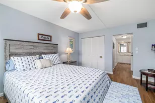 6939 W Country Club Dr N, Sarasota, FL 34243 - Photo 22