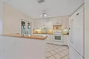 5343 Huntingwood Ct, Sarasota, FL 34235 - Photo 12