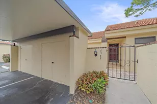 5343 Huntingwood Ct, Sarasota, FL 34235 - Photo 2