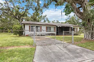 1717 8th St W, Palmetto, FL 34221 - Photo 2