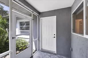 5920 Bonaventure Pl, Sarasota, FL 34243 - Photo 4