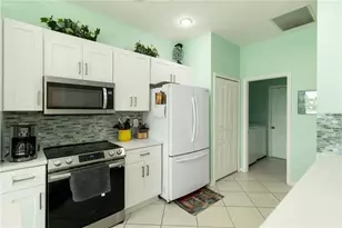 357 Fareham Dr, Venice, FL 34293 - Photo 8