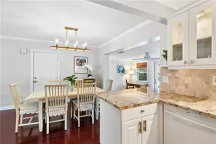 2207 Clematis St, Sarasota, FL 34239 - Photo 14