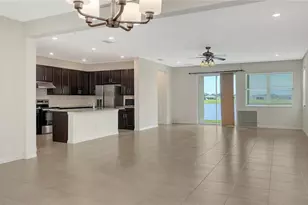 7422 35th Ln E, Sarasota, FL 34243 - Photo 4