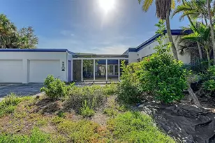 2 Island Cir, Sarasota, FL 34242 - Photo 16