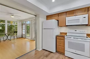 66 Strathmore Blvd, Sarasota, FL 34233 - Photo 8