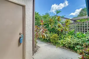 5956 Clubside Dr, Sarasota, FL 34243 - Photo 4