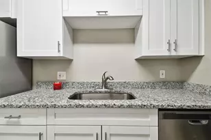 7504 Presley Pl, Tampa, FL 33617 - Photo 4