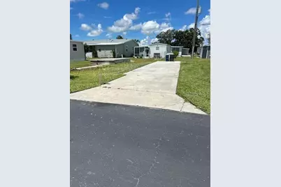 204 Freeport Drive, Sarasota, FL 34233 - Photo 4