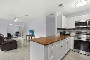 2035 Vinson Ave, Sarasota, FL 34232 - Photo 6