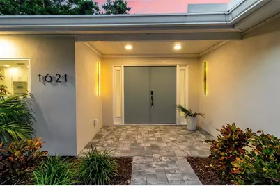 1621 Pine Bay Drive, Sarasota, FL 34231 - Photo 8