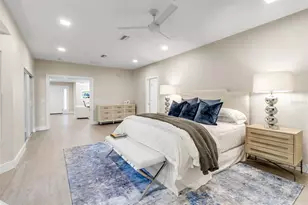 1621 Pine Bay Dr, Sarasota, FL 34231 - Photo 30