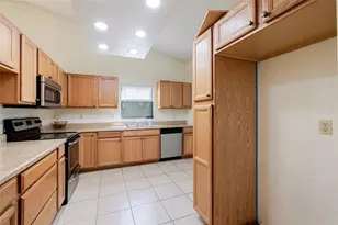 5021 Barrington Cir, Sarasota, FL 34234 - Photo 14
