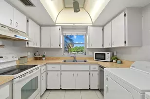 4852 Independence Dr, Bradenton, FL 34210 - Photo 12