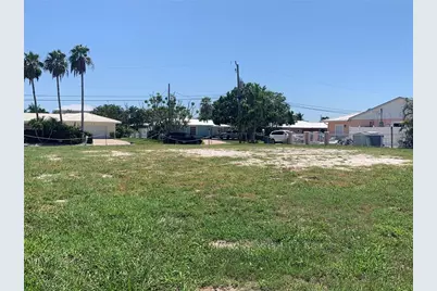 538 67th Street, Holmes Beach, FL 34217 - Photo 2