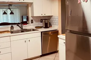 9330 Clubside Cir, Sarasota, FL 34238 - Photo 4