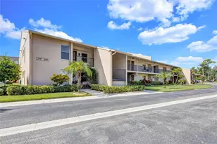 2607 Woodgate Ln, Sarasota, FL 34231 - Photo 2