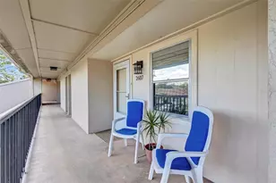 2607 Woodgate Ln, Sarasota, FL 34231 - Photo 4