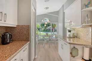 4920 Linsey Ct, Sarasota, FL 34243 - Photo 6