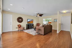 1833 Sandalwood Dr, Sarasota, FL 34231 - Photo 8