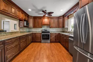 1833 Sandalwood Dr, Sarasota, FL 34231 - Photo 20