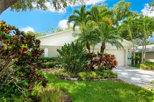 4888 Oak Run Dr, Sarasota, FL 34243 - Photo 2