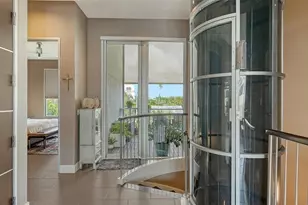 213 Cosmopolitan Ct, Sarasota, FL 34236 - Photo 10