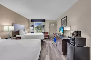 7150 N Tamiami Trl, Sarasota, FL 34243 - Photo 6