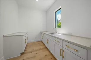 1648 Bonita Ln, Sarasota, FL 34239 - Photo 18