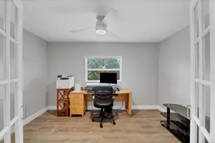 618 Eastpointe Ct, Sarasota, FL 34232 - Photo 18