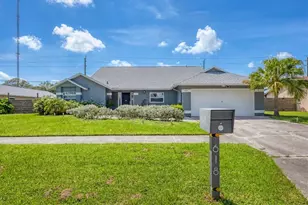 618 Eastpointe Ct, Sarasota, FL 34232 - Photo 36