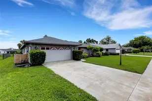 5709 39th St Cir E, Bradenton, FL 34203 - Photo 2