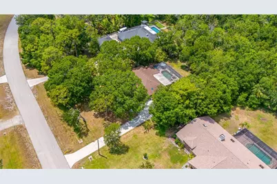 9206 65th Avenue E, Bradenton, FL 34202 - Photo 2