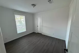 204 Freeport Dr, Sarasota, FL 34233 - Photo 24