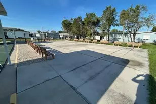 204 Freeport Dr, Sarasota, FL 34233 - Photo 8