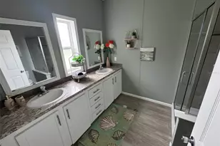 204 Freeport Dr, Sarasota, FL 34233 - Photo 18