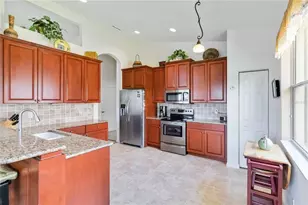 4211 64th Dr E, Sarasota, FL 34243 - Photo 10