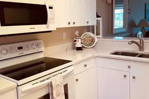 9641 Castle Point Dr, Sarasota, FL 34238 - Photo 4