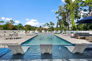 1899 Vamo Way, Sarasota, FL 34231 - Photo 2