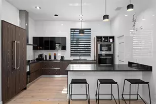 1899 Vamo Way, Sarasota, FL 34231 - Photo 16